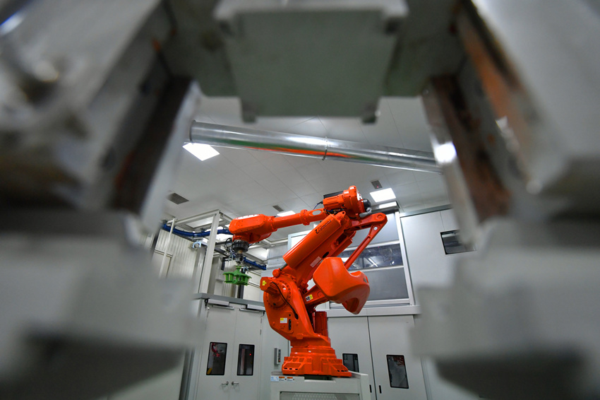 国内首个燃机智慧制造基地高温透平叶片精铸数字化产线。刘岗供图